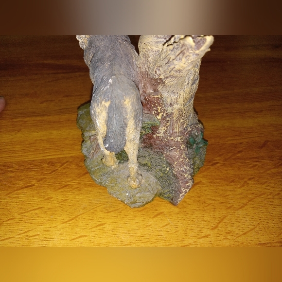 Vintage Wolf and Totem Pole Figurine 9in - Picture 4 of 15